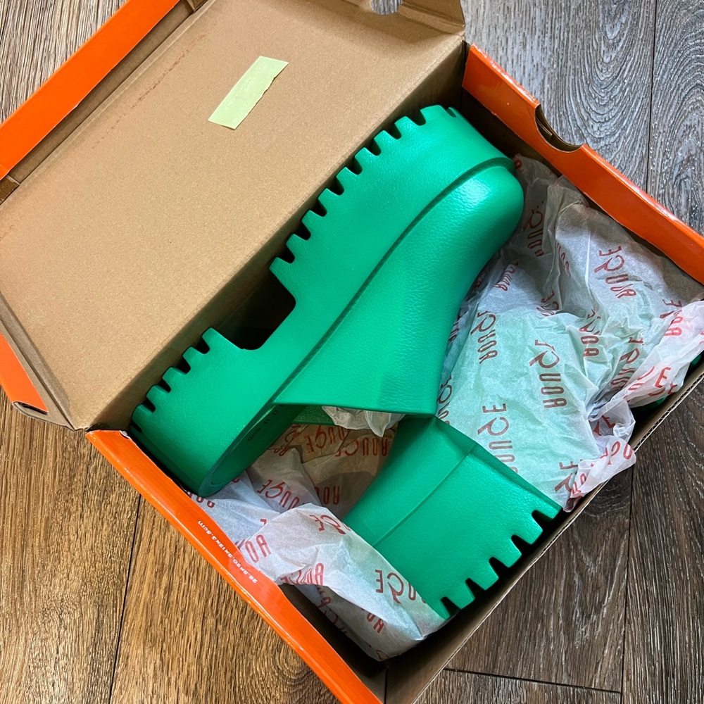 Bold Green Platform Sandals. Purchased from Rainbow. brand new. Never worn.